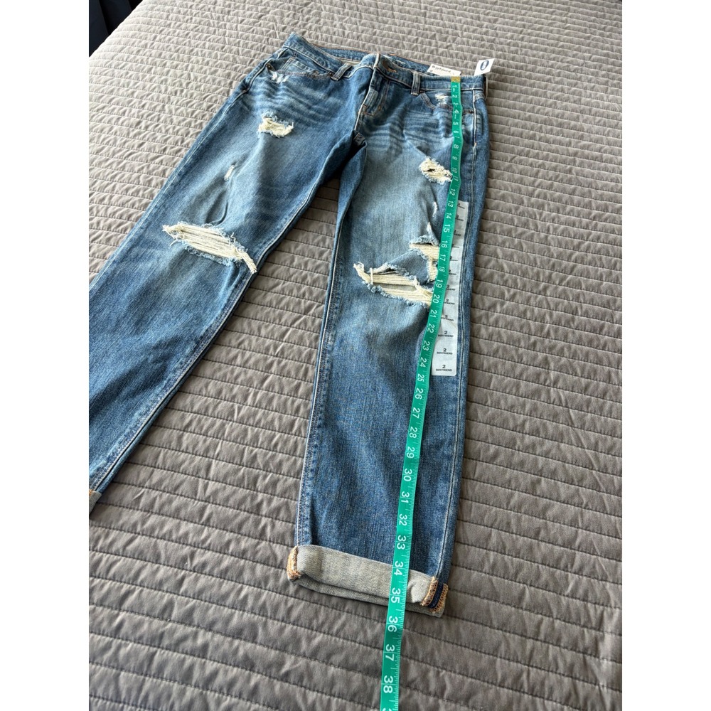 NWT Old Navy Boyfriend‎ Mid-Rise Distressed Jeans Medium Wash Blue Size 2 NEW - Picture 6 of 9